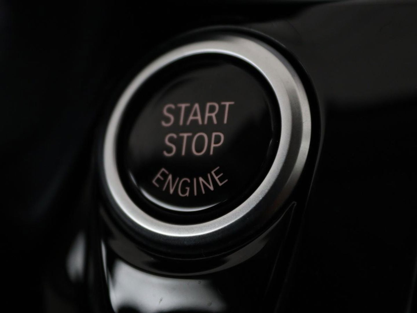 BMW 5 Serie 530e Business Edition Plus | LaserLight | Leder | Stoelverwarming | Carplay | Live Cockpit | Navigatie | Memory | Parkeerhulp | Climate control