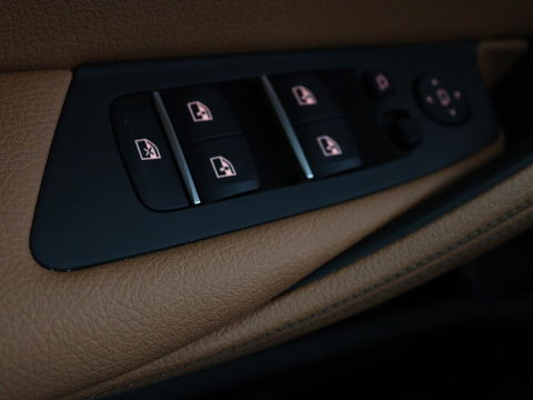 BMW 5 Serie 530e Business Edition Plus | LaserLight | Leder | Stoelverwarming | Carplay | Live Cockpit | Navigatie | Memory | Parkeerhulp | Climate control