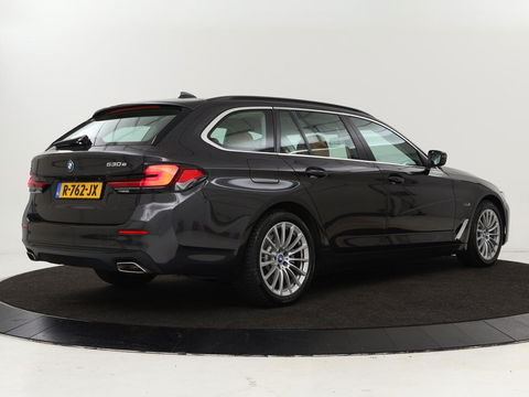 BMW 5 Serie 530e Business Edition Plus | LaserLight | Leder | Stoelverwarming | Carplay | Live Cockpit | Navigatie | Memory | Parkeerhulp | Climate control