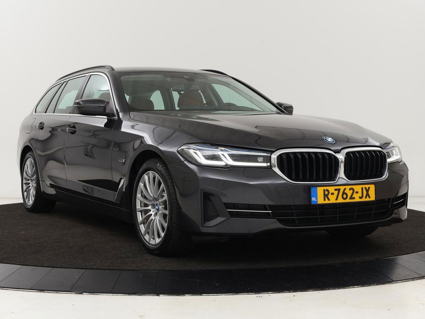 BMW 5 Serie 530e Business Edition Plus | LaserLight | Leder | Stoelverwarming | Carplay | Live Cockpit | Navigatie | Memory | Parkeerhulp | Climate control
