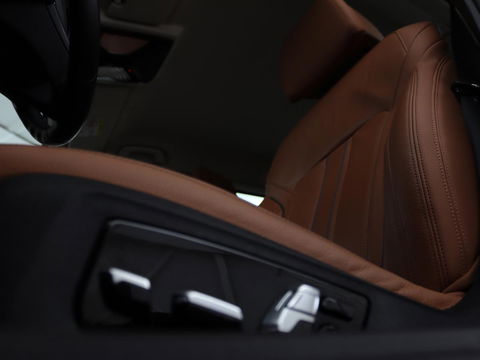 BMW 5 Serie 530e Business Edition Plus | LaserLight | Leder | Stoelverwarming | Carplay | Live Cockpit | Navigatie | Memory | Parkeerhulp | Climate control
