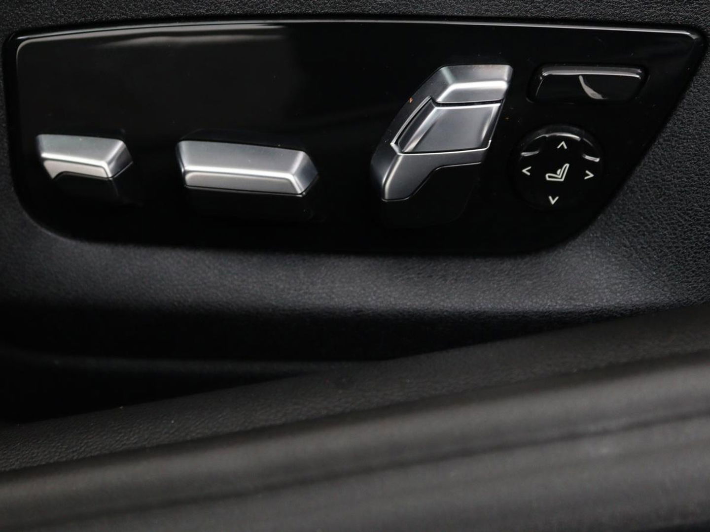 BMW 5 Serie 530e Business Edition Plus | LaserLight | Leder | Stoelverwarming | Carplay | Live Cockpit | Navigatie | Memory | Parkeerhulp | Climate control