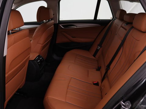 BMW 5 Serie 530e Business Edition Plus | LaserLight | Leder | Stoelverwarming | Carplay | Live Cockpit | Navigatie | Memory | Parkeerhulp | Climate control
