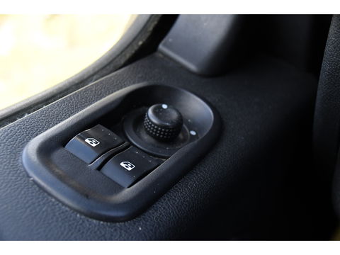 Renault Master T35 2.3 dCi L2H2 Black Edition Cruise, NAVI, Sensoren, Multimedia, Clima, Trekhaak, Airco, 145PK, Uniek!