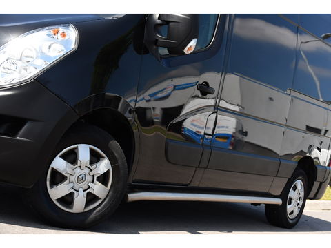 Renault Master T35 2.3 dCi L2H2 Black Edition Cruise, NAVI, Sensoren, Multimedia, Clima, Trekhaak, Airco, 145PK, Uniek!