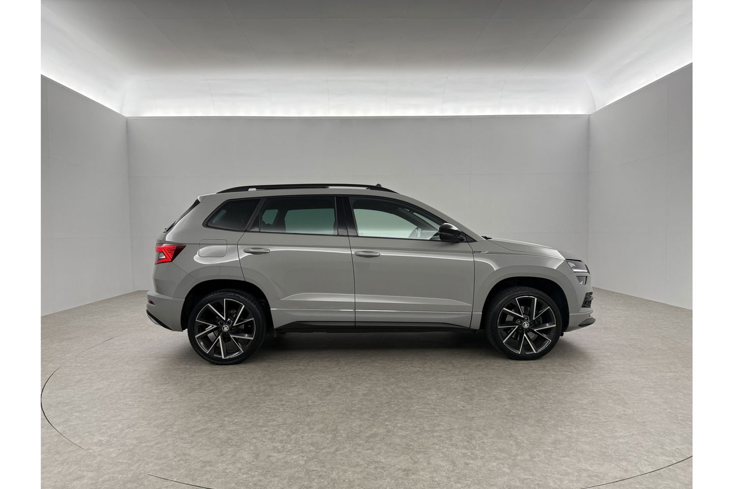 Škoda Karoq 1.5 TSI 150PK DSG Pano LED Sfeer Trekhaak Virtual Canton-Audio Camera Carplay Cruise Clima Navi 19"LMV