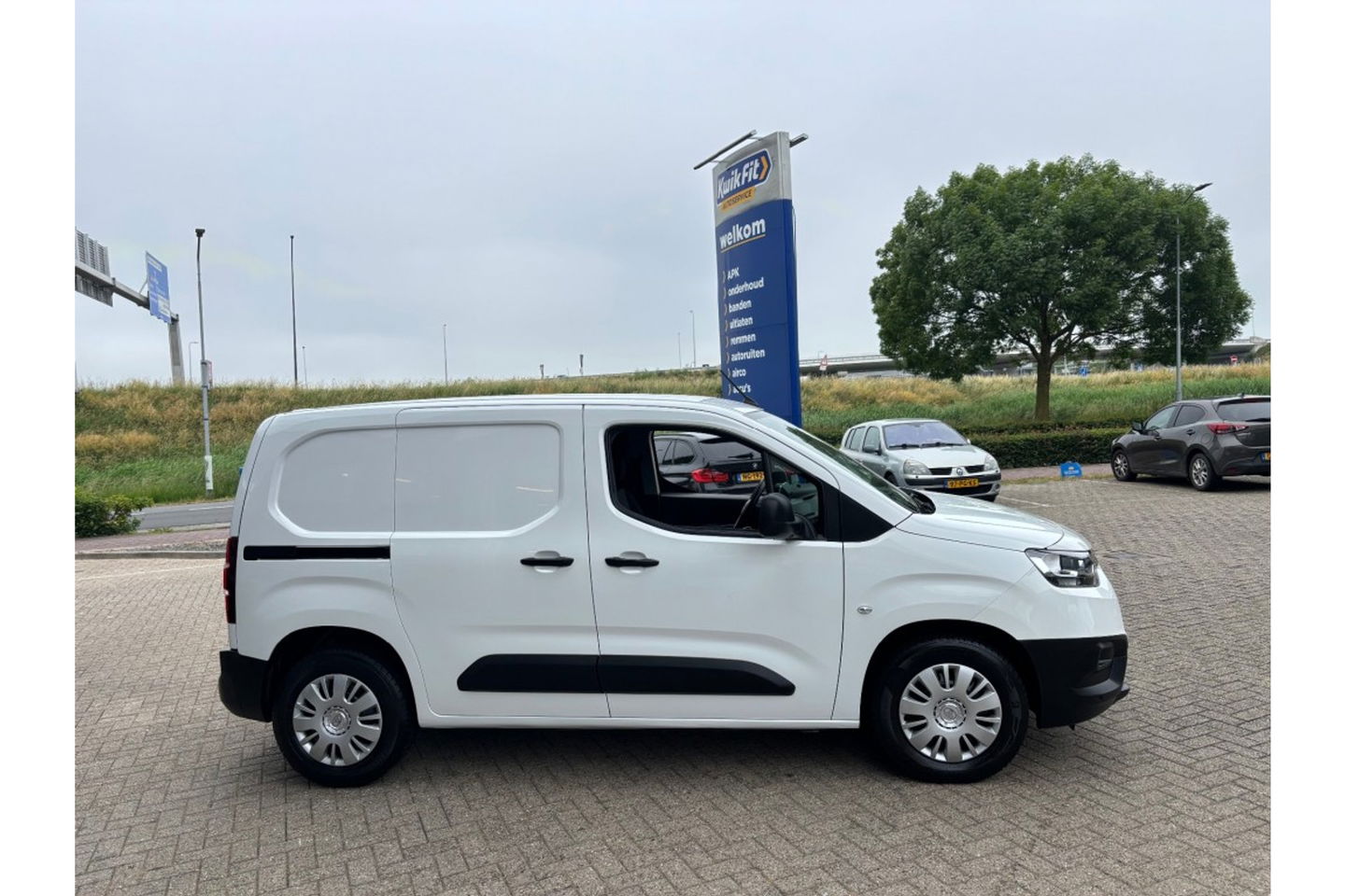 Toyota PROACE CITY 1.2 NAVIGATOR LONG AIRCO PDC-CAMERA 3ZITS.