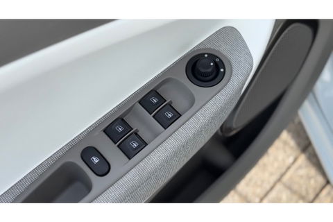 Renault ZOE R90 INTENS QC 40 AIRCO NAVI PDC CRUISE.