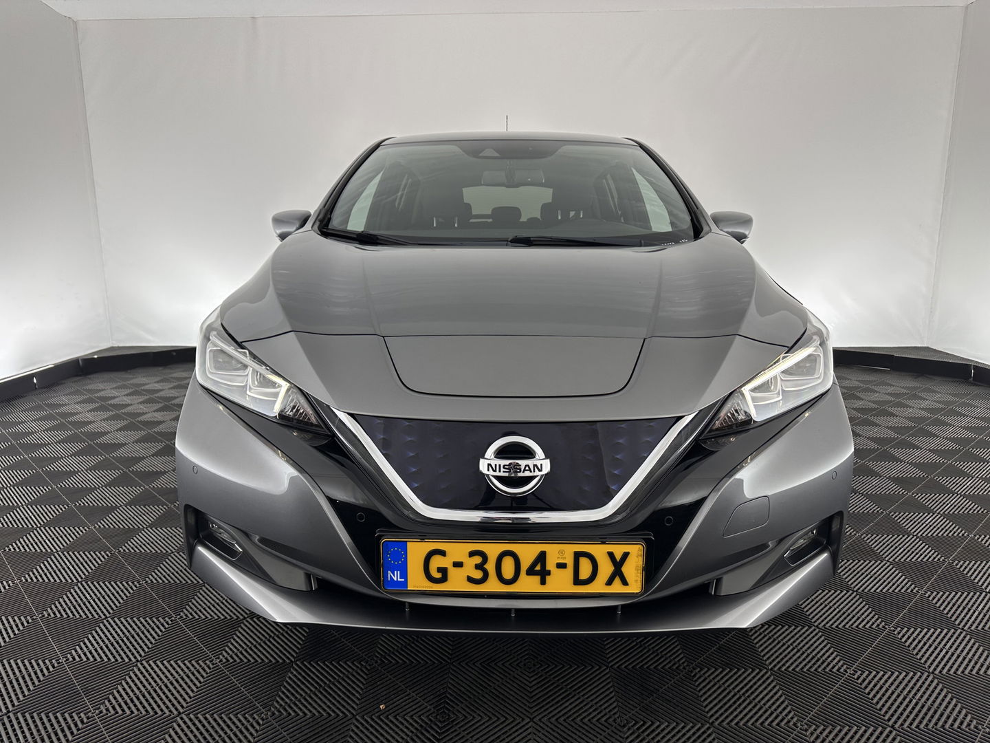 Nissan Leaf Tekna 40 kWh Aut. *LEATHER-FABRIC | FULL-LED | BOSE-SURROUND | ADAPTIVE-CRUISE | TOPVIEW | KEYLESS | NAVI-FULLMAP | BLINDSPOT | DAB+ | PDC | HEATED-COMFORTSEATS | TOWBAR | DIGI-COCKPIT | 17"ALU