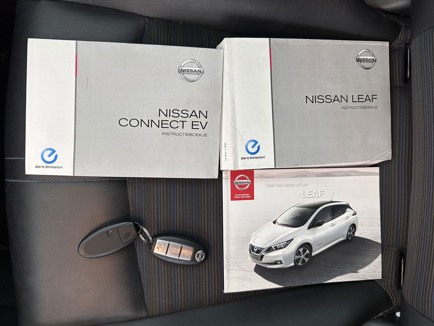 Nissan Leaf Tekna 40 kWh Aut. *LEATHER-FABRIC | FULL-LED | BOSE-SURROUND | ADAPTIVE-CRUISE | TOPVIEW | KEYLESS | NAVI-FULLMAP | BLINDSPOT | DAB+ | PDC | HEATED-COMFORTSEATS | TOWBAR | DIGI-COCKPIT | 17"ALU