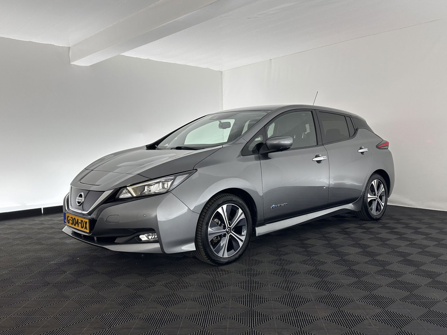 Nissan Leaf Tekna 40 kWh Aut. *LEATHER-FABRIC | FULL-LED | BOSE-SURROUND | ADAPTIVE-CRUISE | TOPVIEW | KEYLESS | NAVI-FULLMAP | BLINDSPOT | DAB+ | PDC | HEATED-COMFORTSEATS | TOWBAR | DIGI-COCKPIT | 17"ALU