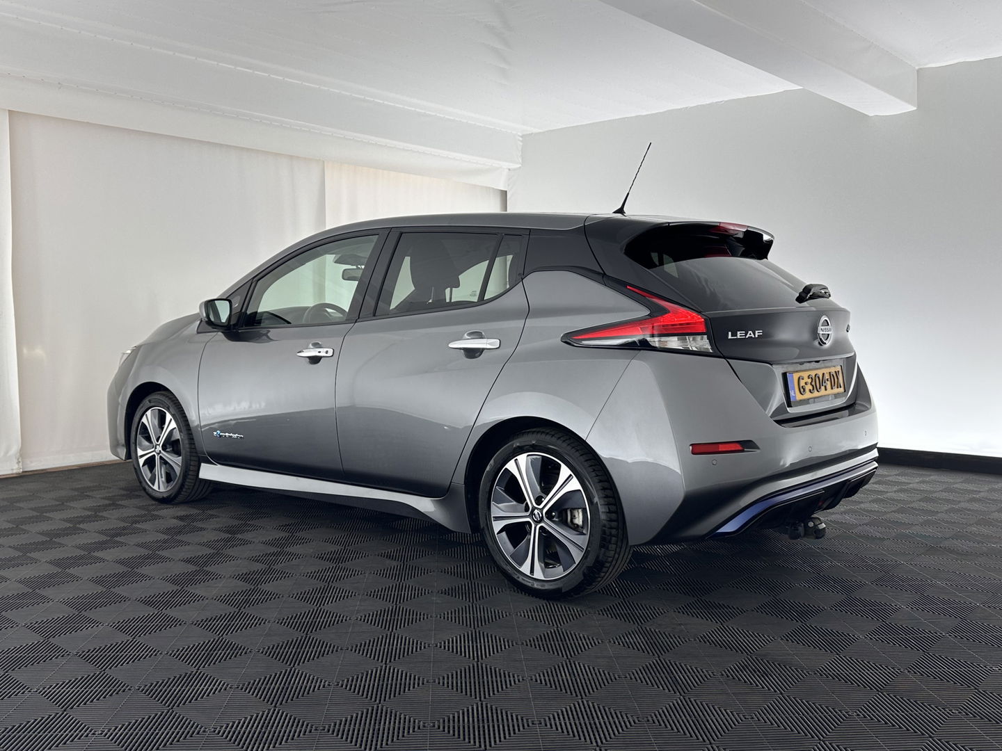 Nissan Leaf Tekna 40 kWh Aut. *LEATHER-FABRIC | FULL-LED | BOSE-SURROUND | ADAPTIVE-CRUISE | TOPVIEW | KEYLESS | NAVI-FULLMAP | BLINDSPOT | DAB+ | PDC | HEATED-COMFORTSEATS | TOWBAR | DIGI-COCKPIT | 17"ALU