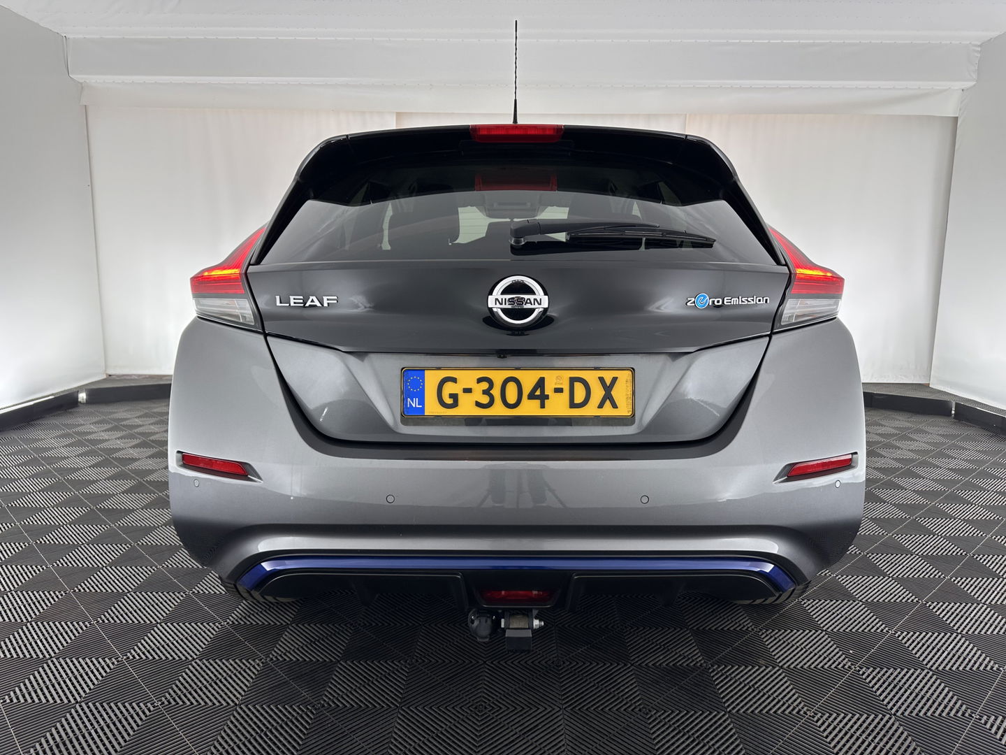 Nissan Leaf Tekna 40 kWh Aut. *LEATHER-FABRIC | FULL-LED | BOSE-SURROUND | ADAPTIVE-CRUISE | TOPVIEW | KEYLESS | NAVI-FULLMAP | BLINDSPOT | DAB+ | PDC | HEATED-COMFORTSEATS | TOWBAR | DIGI-COCKPIT | 17"ALU