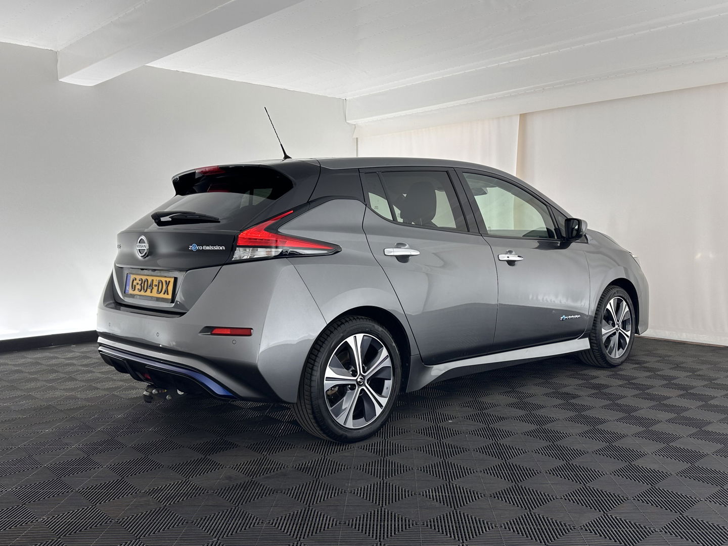 Nissan Leaf Tekna 40 kWh Aut. *LEATHER-FABRIC | FULL-LED | BOSE-SURROUND | ADAPTIVE-CRUISE | TOPVIEW | KEYLESS | NAVI-FULLMAP | BLINDSPOT | DAB+ | PDC | HEATED-COMFORTSEATS | TOWBAR | DIGI-COCKPIT | 17"ALU