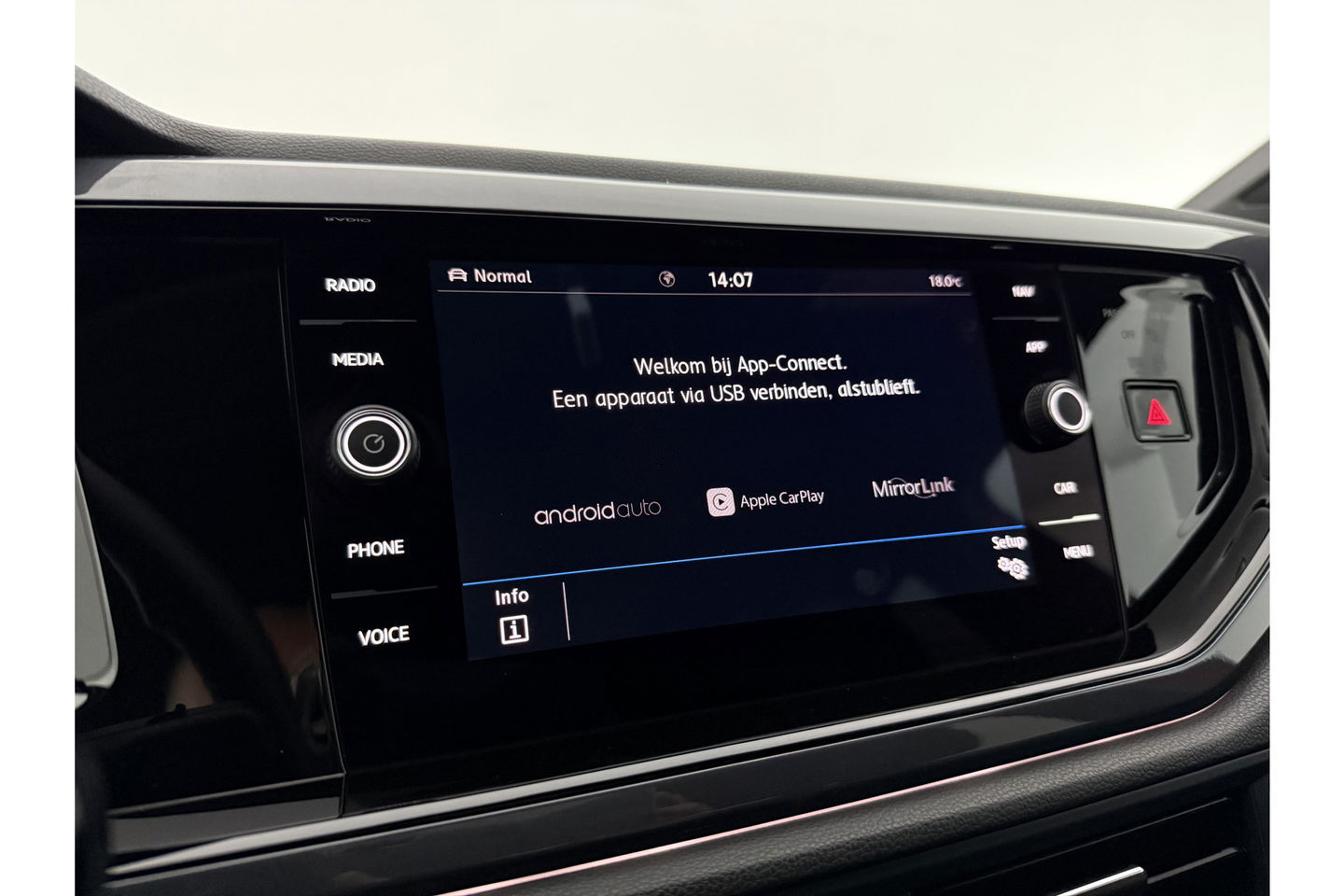 Volkswagen Polo 1.0 TSI 116PK R-line Clima LED Adaptive Cruise Carplay Camera Virtual Navi PDC