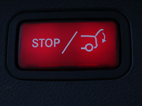 Mercedes-Benz E-Klasse 300de 4Matic AMG Night | Panoramadak | Trekhaak | Stoelverwarming | 360 camera | Adaptive cruise | Leder/Alcantara | Burmeseter | Matrix LED | Navigatie