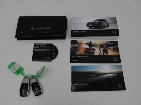 Mercedes-Benz E-Klasse 300de 4Matic AMG Night | Panoramadak | Trekhaak | Stoelverwarming | 360 camera | Adaptive cruise | Leder/Alcantara | Burmeseter | Matrix LED | Navigatie