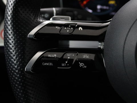 Mercedes-Benz E-Klasse 300de 4Matic AMG Night | Panoramadak | Trekhaak | Stoelverwarming | 360 camera | Adaptive cruise | Leder/Alcantara | Burmeseter | Matrix LED | Navigatie