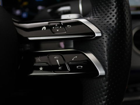 Mercedes-Benz E-Klasse 300de 4Matic AMG Night | Panoramadak | Trekhaak | Stoelverwarming | 360 camera | Adaptive cruise | Leder/Alcantara | Burmeseter | Matrix LED | Navigatie