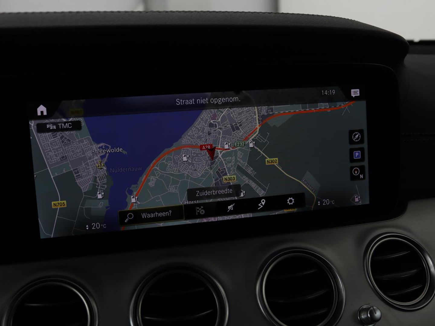 Mercedes-Benz E-Klasse 300de 4Matic AMG Night | Panoramadak | Trekhaak | Stoelverwarming | 360 camera | Adaptive cruise | Leder/Alcantara | Burmeseter | Matrix LED | Navigatie