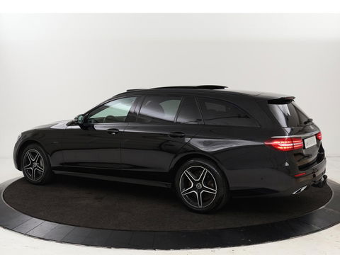 Mercedes-Benz E-Klasse 300de 4Matic AMG Night | Panoramadak | Trekhaak | Stoelverwarming | 360 camera | Adaptive cruise | Leder/Alcantara | Burmeseter | Matrix LED | Navigatie