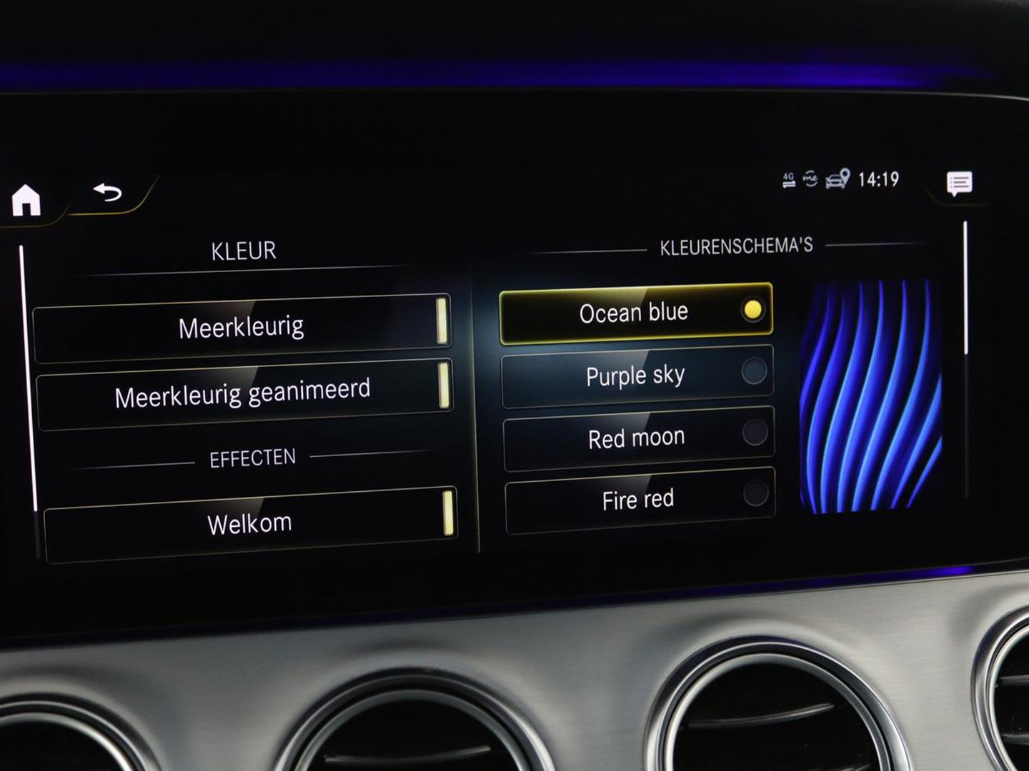 Mercedes-Benz E-Klasse 300de 4Matic AMG Night | Panoramadak | Trekhaak | Stoelverwarming | 360 camera | Adaptive cruise | Leder/Alcantara | Burmeseter | Matrix LED | Navigatie