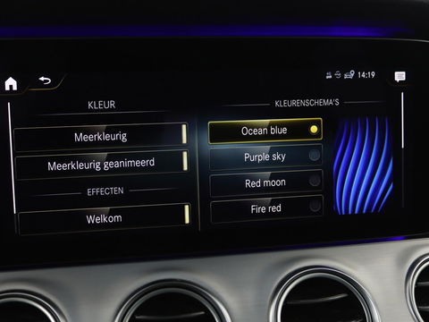 Mercedes-Benz E-Klasse 300de 4Matic AMG Night | Panoramadak | Trekhaak | Stoelverwarming | 360 camera | Adaptive cruise | Leder/Alcantara | Burmeseter | Matrix LED | Navigatie