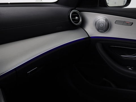 Mercedes-Benz E-Klasse 300de 4Matic AMG Night | Panoramadak | Trekhaak | Stoelverwarming | 360 camera | Adaptive cruise | Leder/Alcantara | Burmeseter | Matrix LED | Navigatie
