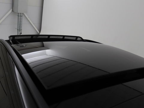 Mercedes-Benz E-Klasse 300de 4Matic AMG Night | Panoramadak | Trekhaak | Stoelverwarming | 360 camera | Adaptive cruise | Leder/Alcantara | Burmeseter | Matrix LED | Navigatie
