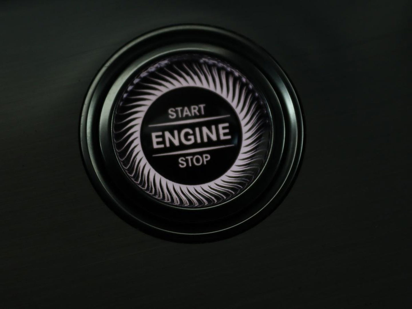 Mercedes-Benz E-Klasse 300de 4Matic AMG Night | Panoramadak | Trekhaak | Stoelverwarming | 360 camera | Adaptive cruise | Leder/Alcantara | Burmeseter | Matrix LED | Navigatie