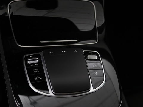 Mercedes-Benz E-Klasse 300de 4Matic AMG Night | Panoramadak | Trekhaak | Stoelverwarming | 360 camera | Adaptive cruise | Leder/Alcantara | Burmeseter | Matrix LED | Navigatie