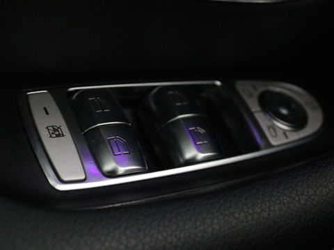 Mercedes-Benz E-Klasse 300de 4Matic AMG Night | Panoramadak | Trekhaak | Stoelverwarming | 360 camera | Adaptive cruise | Leder/Alcantara | Burmeseter | Matrix LED | Navigatie