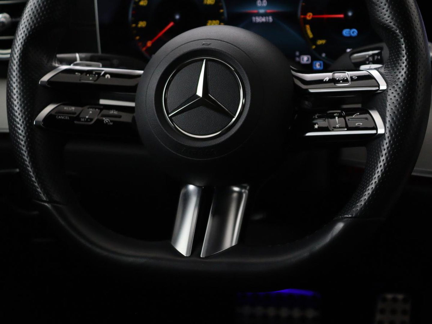 Mercedes-Benz E-Klasse 300de 4Matic AMG Night | Panoramadak | Trekhaak | Stoelverwarming | 360 camera | Adaptive cruise | Leder/Alcantara | Burmeseter | Matrix LED | Navigatie