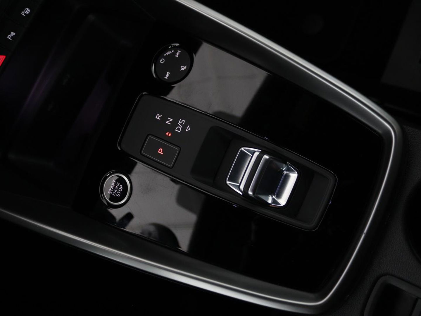 Audi A3 45 TFSIe Business Edition | Head-Up | Stoelverwarming | Adaptive cruise | Carplay | Bang & Olufsen | Matrix LED | Keyless | Park Assist | Virtual Cockpit
