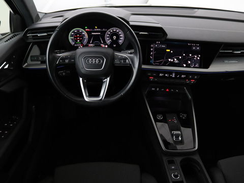 Audi A3 45 TFSIe Business Edition | Head-Up | Stoelverwarming | Adaptive cruise | Carplay | Bang & Olufsen | Matrix LED | Keyless | Park Assist | Virtual Cockpit