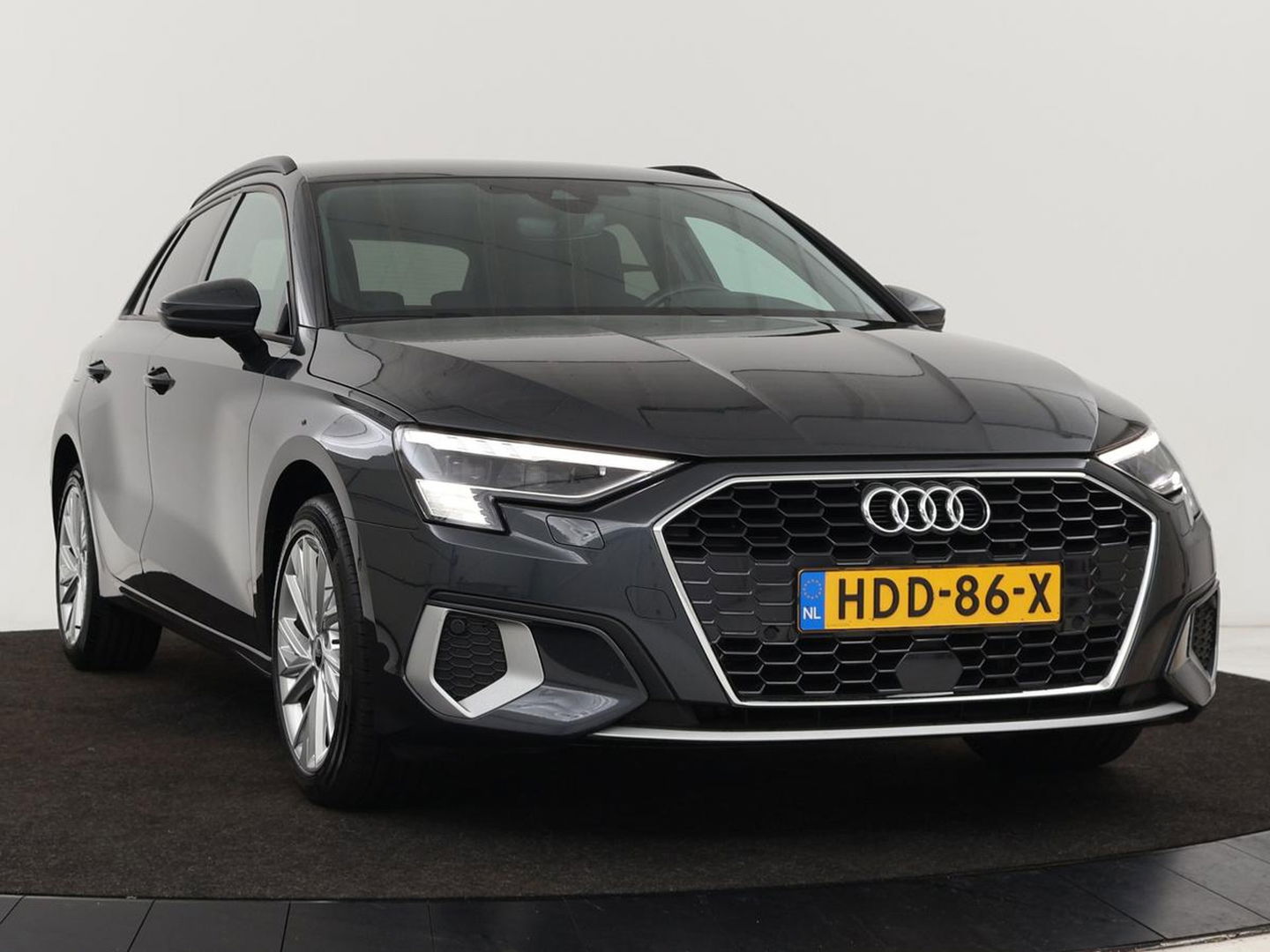 Audi A3 45 TFSIe Business Edition | Head-Up | Stoelverwarming | Adaptive cruise | Carplay | Bang & Olufsen | Matrix LED | Keyless | Park Assist | Virtual Cockpit