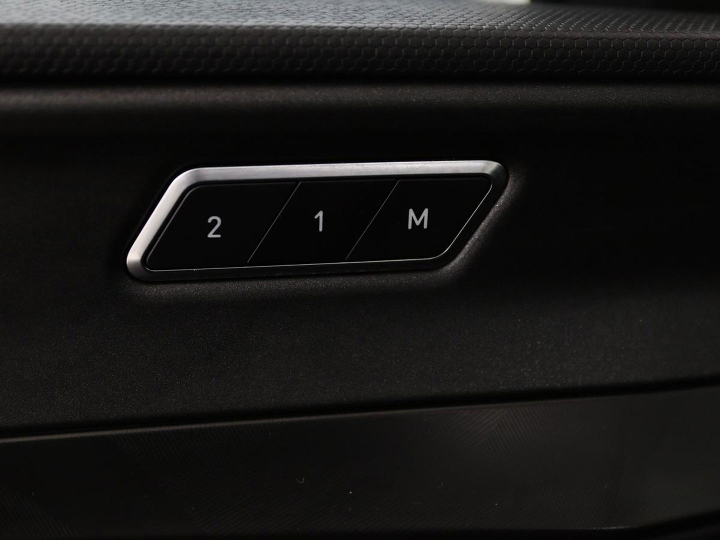 Lynk & Co 01 1.5 Plug In | Panoramadak | Infinity by Harman | 360 camera | Adaptive cruise | Stoelverwarming | Carplay | Memory | Full LED