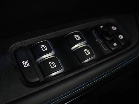 Lynk & Co 01 1.5 Plug In | Panoramadak | Infinity by Harman | 360 camera | Adaptive cruise | Stoelverwarming | Carplay | Memory | Full LED