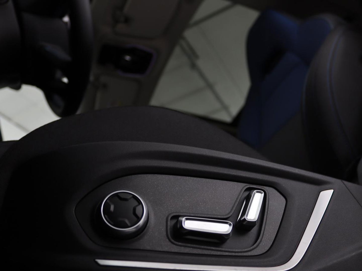 Lynk & Co 01 1.5 Plug In | Panoramadak | Infinity by Harman | 360 camera | Adaptive cruise | Stoelverwarming | Carplay | Memory | Full LED