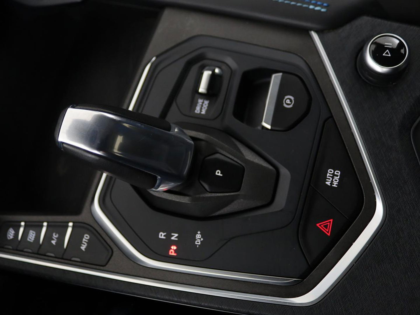 Lynk & Co 01 1.5 Plug In | Panoramadak | Infinity by Harman | 360 camera | Adaptive cruise | Stoelverwarming | Carplay | Memory | Full LED