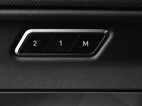 Lynk & Co 01 1.5 Plug In | Panoramadak | Infinity by Harman | 360 camera | Adaptive cruise | Stoelverwarming | Carplay | Memory | Full LED