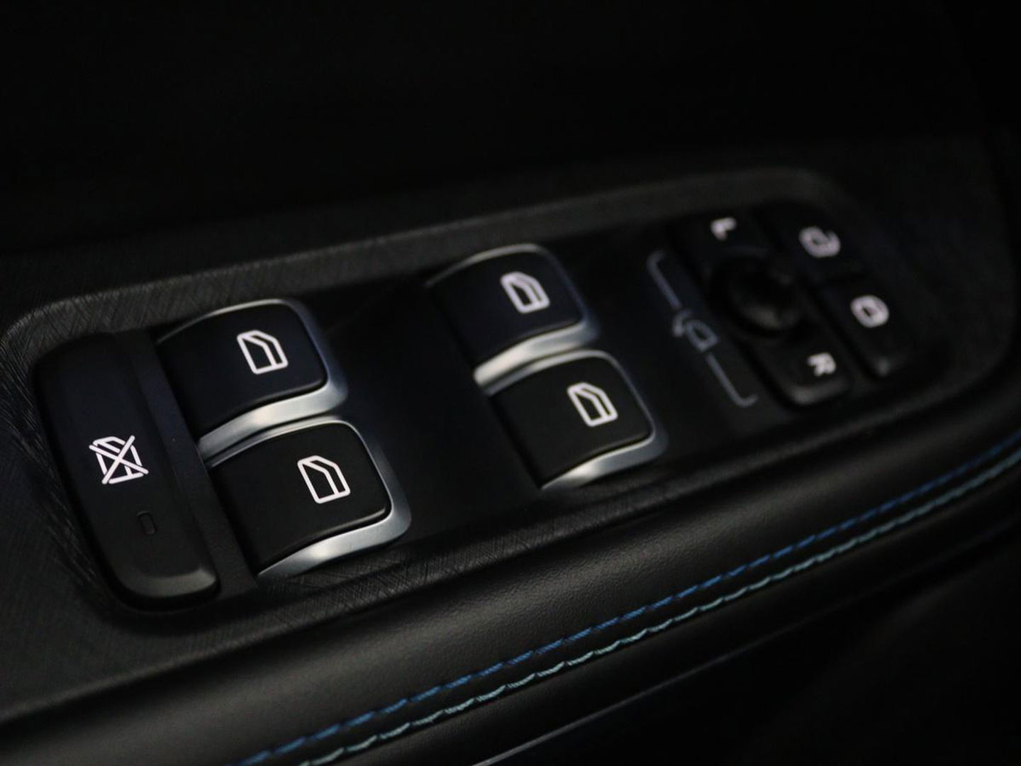 Lynk & Co 01 1.5 Plug In | Panoramadak | Infinity by Harman | 360 camera | Adaptive cruise | Stoelverwarming | Carplay | Memory | Full LED