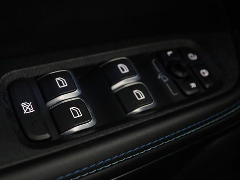 Lynk & Co 01 1.5 Plug In | Panoramadak | Infinity by Harman | 360 camera | Adaptive cruise | Stoelverwarming | Carplay | Memory | Full LED