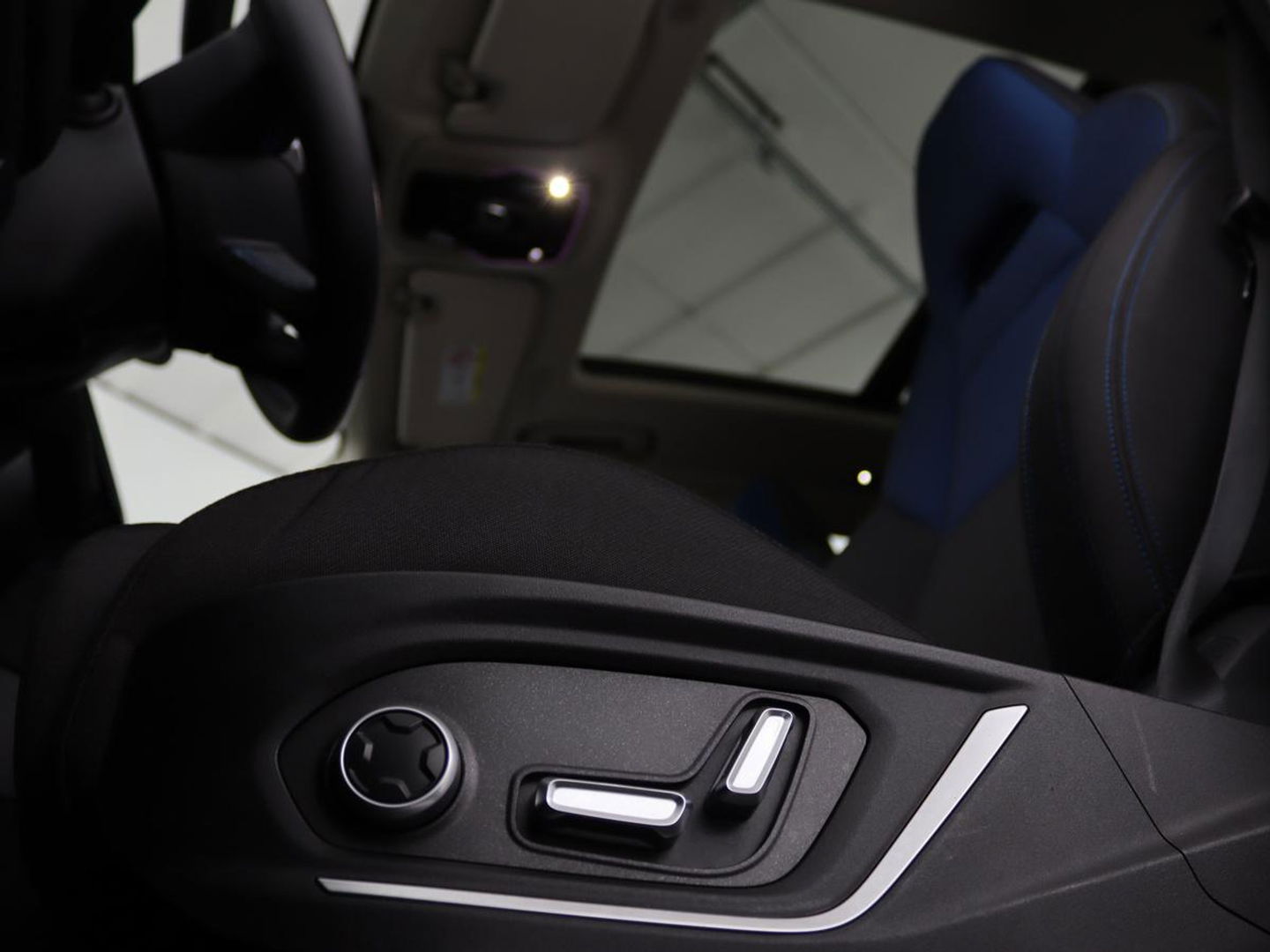 Lynk & Co 01 1.5 Plug In | Panoramadak | Infinity by Harman | 360 camera | Adaptive cruise | Stoelverwarming | Carplay | Memory | Full LED