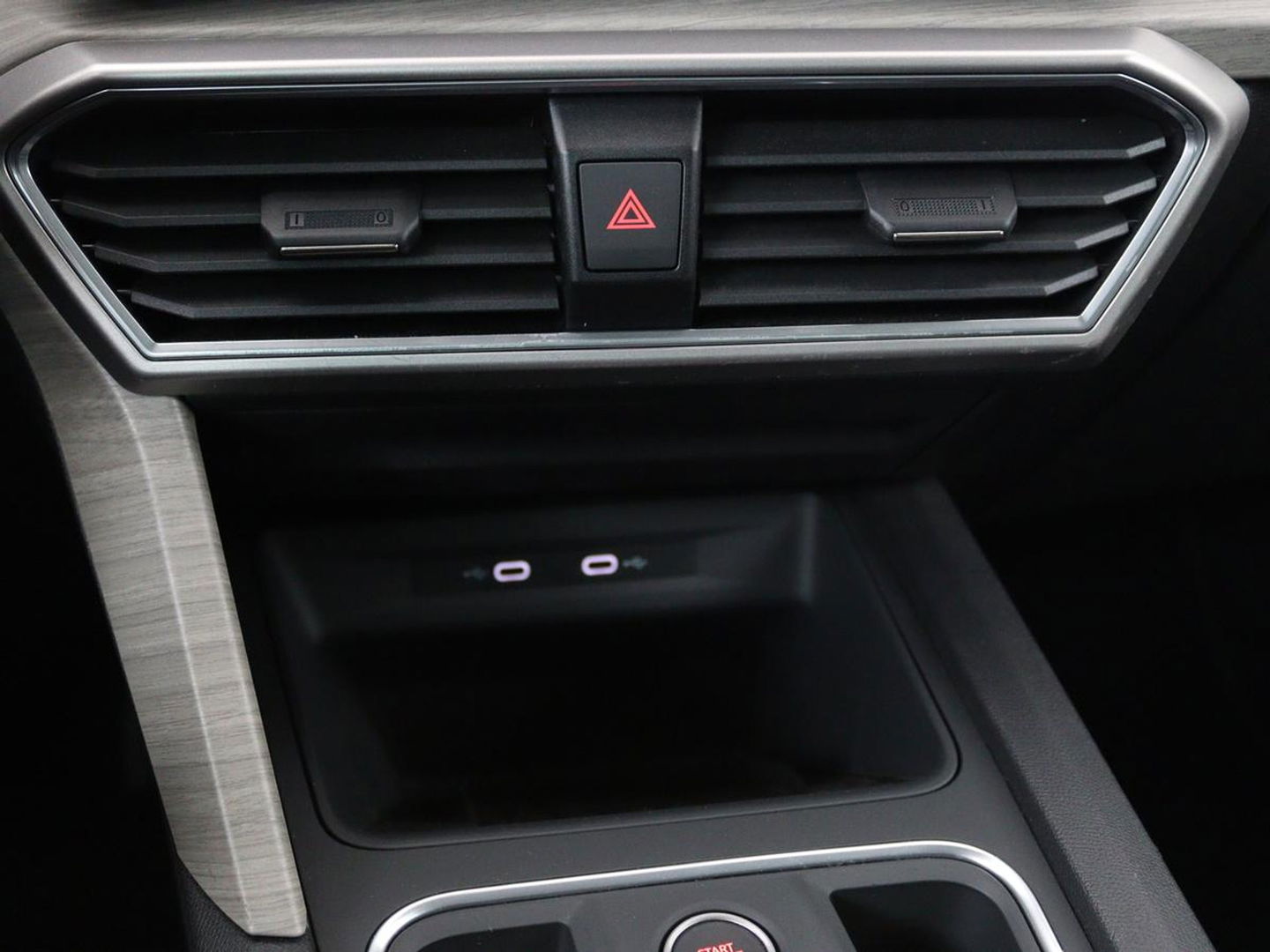 SEAT Leon 1.4 TSI e-Hybrid PHEV | Stoel & stuurverwarming | Leder/Alcantara | Carplay | Camera | Navigatie | Memory | Park Assist | Full LED