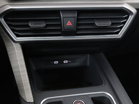 SEAT Leon 1.4 TSI e-Hybrid PHEV | Stoel & stuurverwarming | Leder/Alcantara | Carplay | Camera | Navigatie | Memory | Park Assist | Full LED