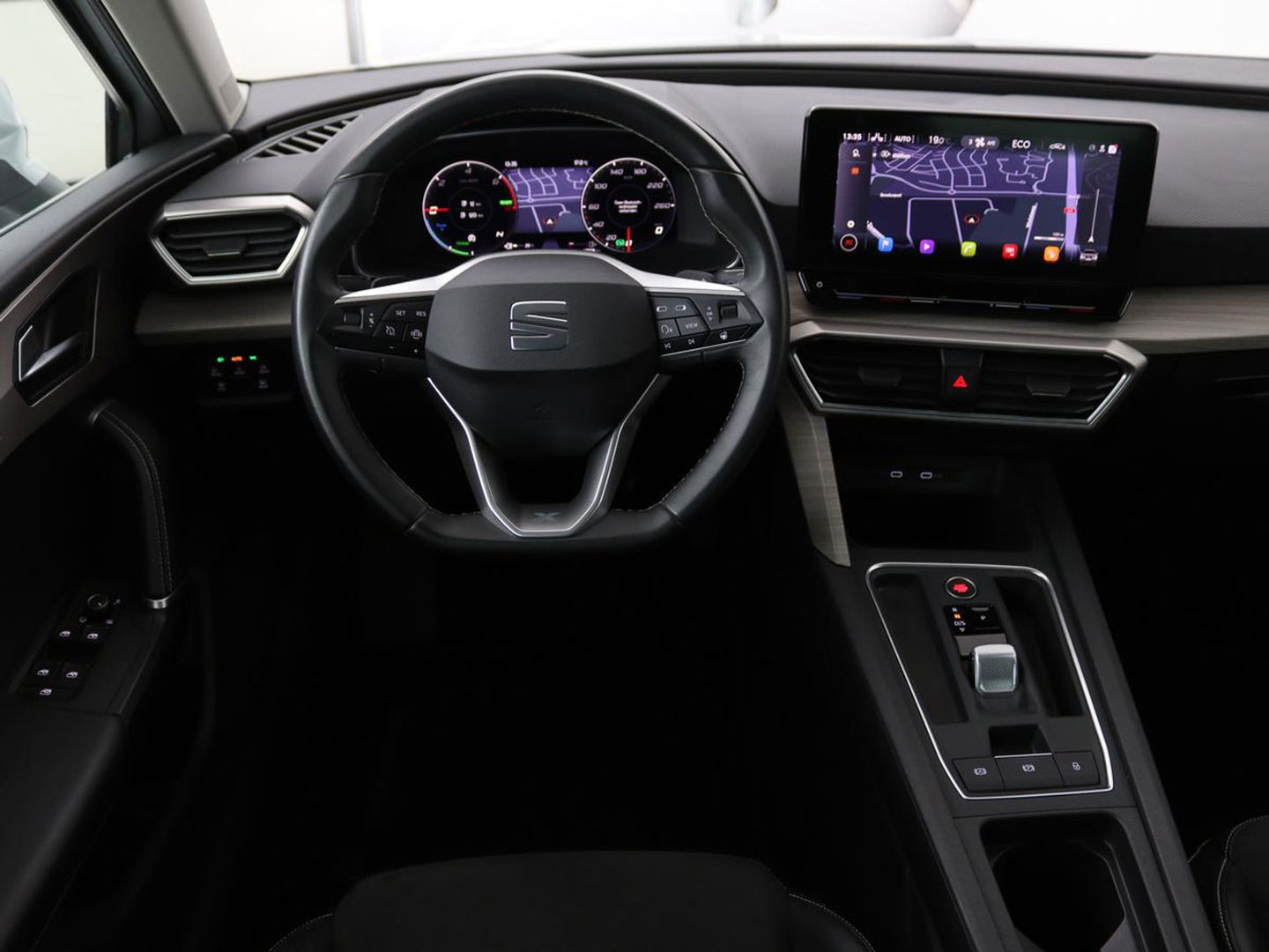 SEAT Leon 1.4 TSI e-Hybrid PHEV | Stoel & stuurverwarming | Leder/Alcantara | Carplay | Camera | Navigatie | Memory | Park Assist | Full LED