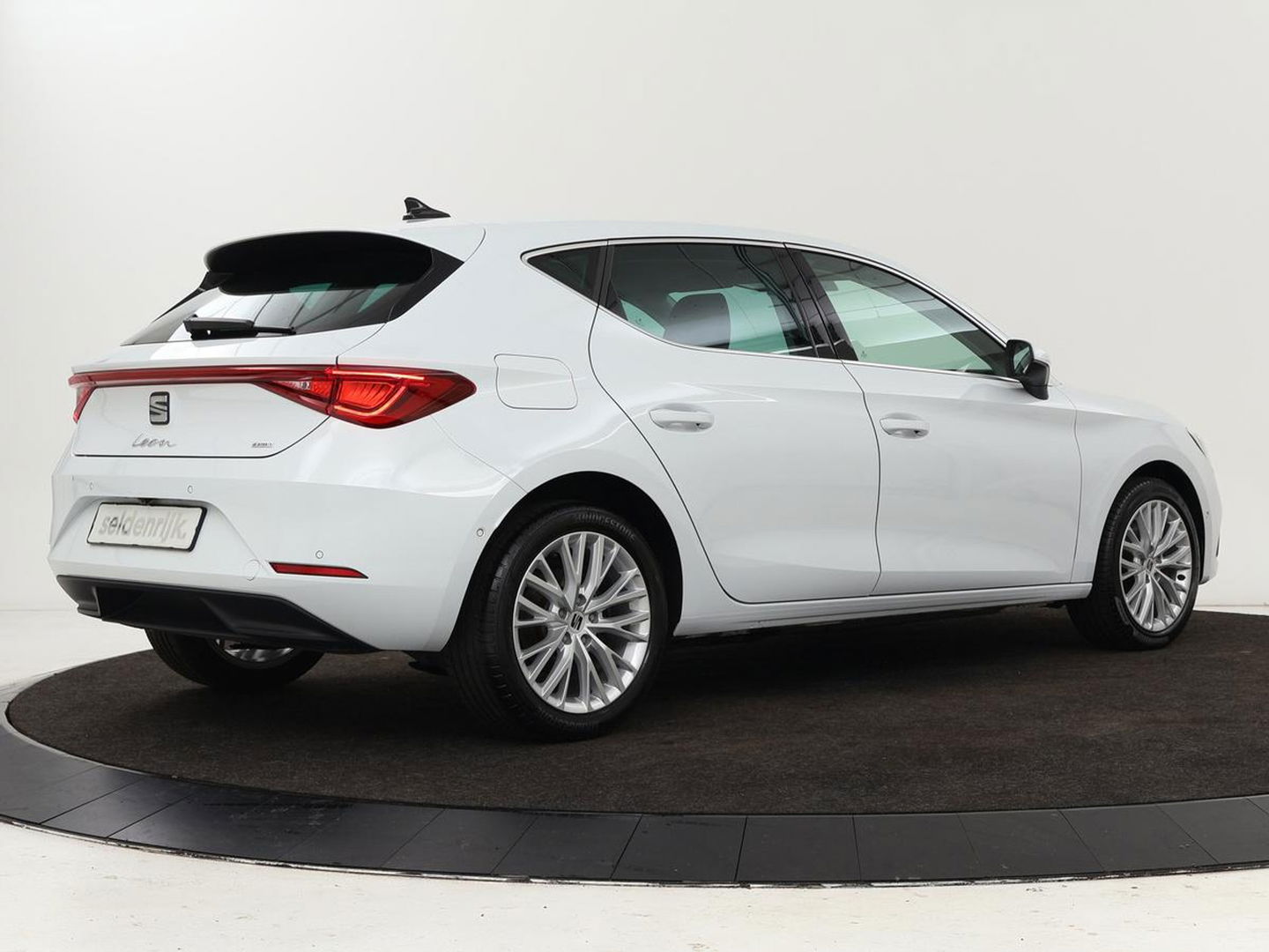 SEAT Leon 1.4 TSI e-Hybrid PHEV | Stoel & stuurverwarming | Leder/Alcantara | Carplay | Camera | Navigatie | Memory | Park Assist | Full LED