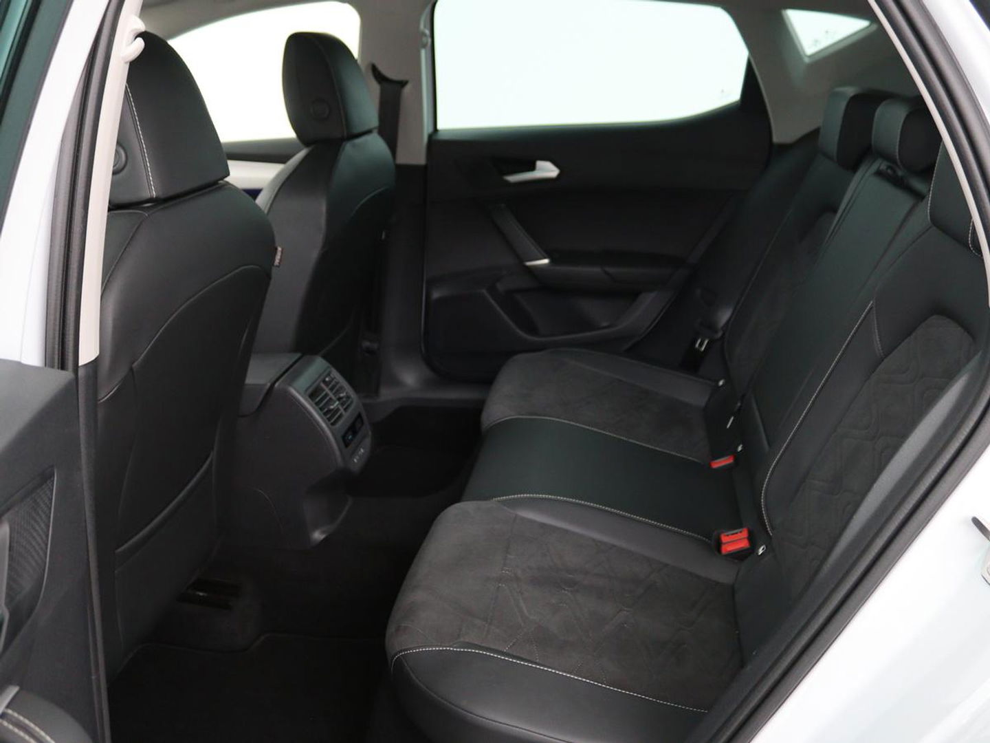 SEAT Leon 1.4 TSI e-Hybrid PHEV | Stoel & stuurverwarming | Leder/Alcantara | Carplay | Camera | Navigatie | Memory | Park Assist | Full LED