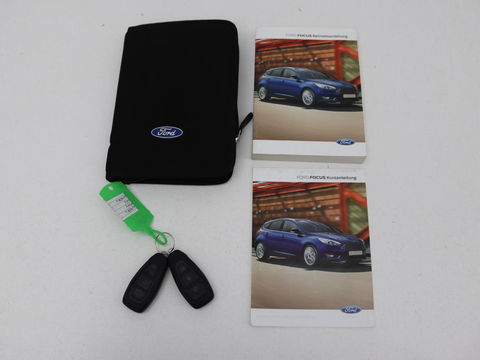 Ford Focus 1.0 EcoBoost 140pk ST-Line | Stoel & stuurverwarming | Xenon | Carplay | Navigatie | Climate control | Parkeerhulp | Cruise control